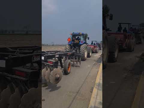 desfile de tractores  de palmar de bravo   a  la purisima