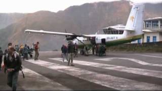 preview picture of video 'Lukla Landing November 2009'