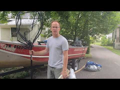 Landing net storage solution for small boats.