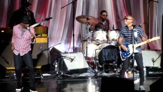 Raphael Saadiq: "Stone Rollin'" - Radio City Music Hall New York, NY 1/28/12