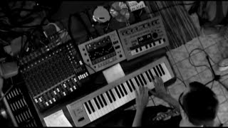 Line Out feat. Soiree on Korlatos 2005 LIVE (Lamb - Trans Fatty Acid - kruder & dorfmeister RMX)