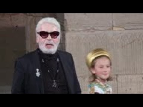download lagu mp3 mp4 Couturier Chanel, download lagu Couturier Chanel gratis, unduh video klip Couturier Chanel