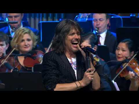 Feels Like The First Time - Foreigner with the 21st Century Symphony Orchestra & Chorus - 16of17