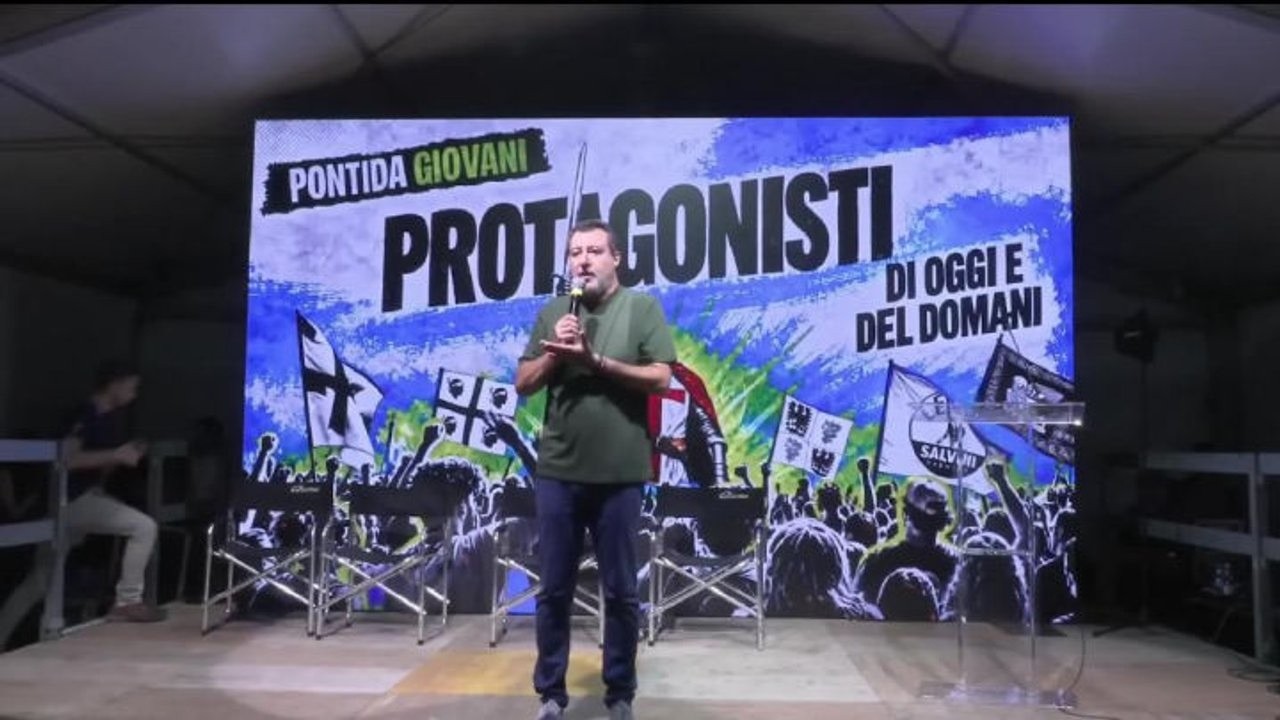 Salvini scherza: Unico problema di Pontida è la 'panza', tra polenta, fritture e arrosticini