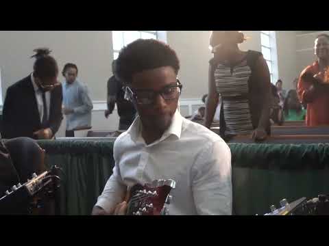 Sunday Morning Praise Break @ New Zion Temple!!