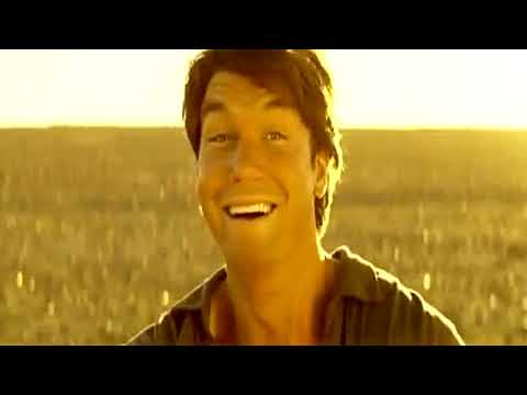 Kangaroo Jack 2003 trailer still with kangaroo in sunglasses sprinting across the Outback