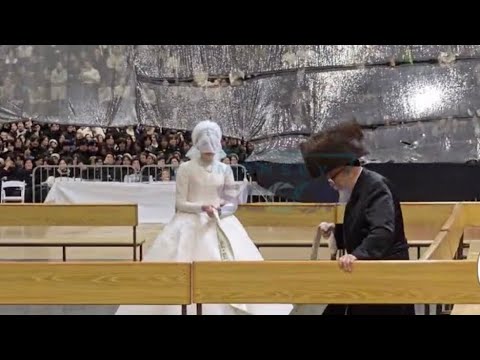 Skver Rebbe Dances Mitzvah Tantz at His Grandchild’s Wedding | האדמו”ר מסקווירא בריקוד מצוה טאנץ