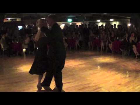  Carlos BoerI  and  Alison Murray  are  dancing  to  "  Sin Palabras  "  by  Osvaldo Pugliese  at  Taipei Tango Festival  in  2014