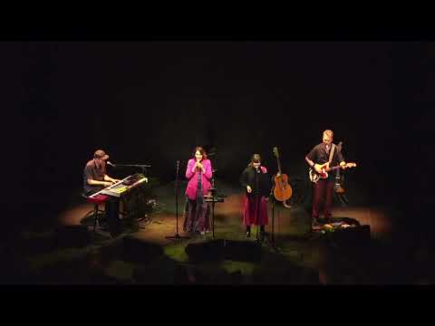 Kaya Brüel synger JOMFRU ANE BAND 2025