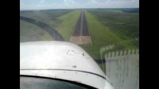 preview picture of video 'Cessna 172 PT-INT - Low Pass over RWY of SBGP - Gavião Peixoto'