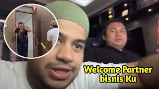 Download lagu Keanu Returns to Fadil's House mp3