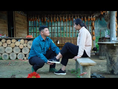 Nam suddenly gave Tu Cam a new pair of shoes, a small gift full of love