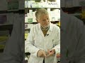 Henny (82) runt al 50 jaar zijn eigen drogisterij | RTV Oost