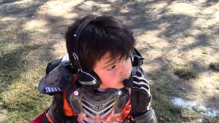 preview picture of video 'Ian Y pato En La Pista De Motocross Acelerale Chofer, Acelerale Chofer...'