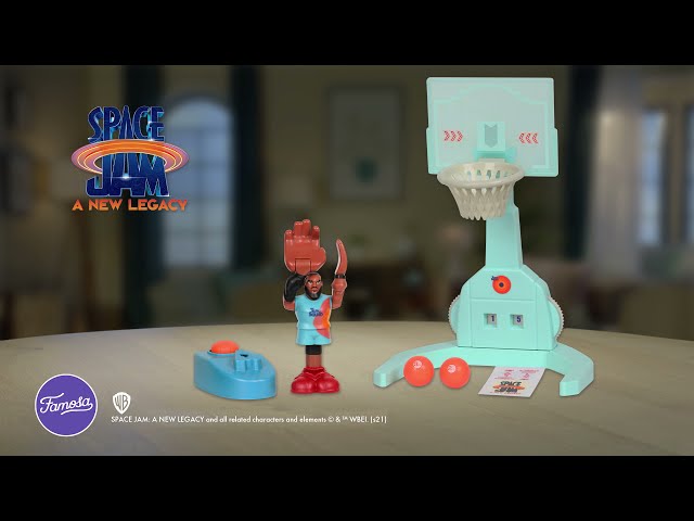Vídeo relacionado con Famosa- Super Dunks de Space Jam, cancha de Baloncesto con Figura de Lebron para lanzar tripes o Mates (700016841)