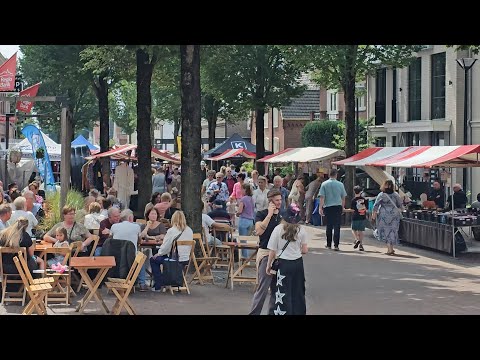 Veertigste editie Vakantiejaarmarkt Mill: gezellig druk ondanks stevige regenbuien