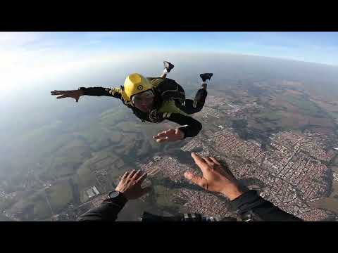 Salto de paraquedas, AFF nível 7, salto de formatura