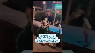 Robbie Williams surprises street performer with impromptu duet!🎤 🎶