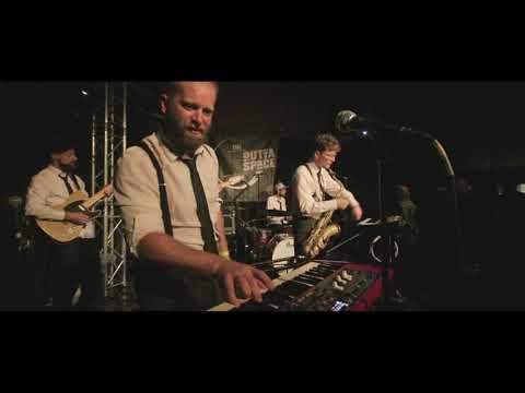 The Outta Space Crew ft. DJ Friction - Soulsonic (live)