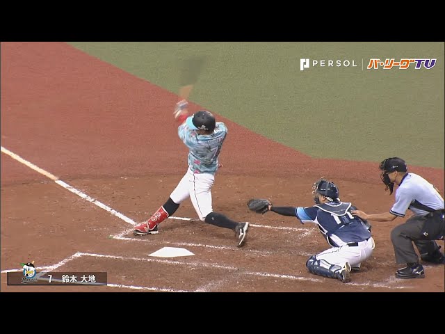 引っ張って引っ張った!! マリーンズ・鈴木 通算1000試合出場を猛打賞で飾る