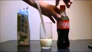 Что будет если смешать молоко и Кока-колу - видео онлайн