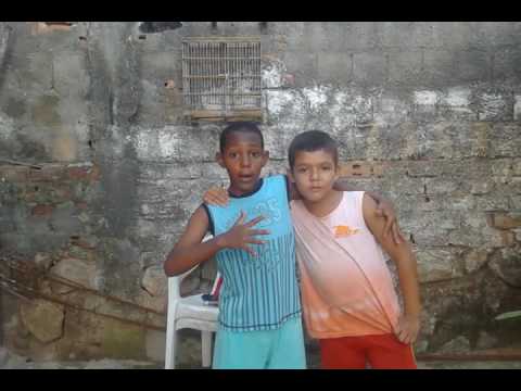 Fazendo Parkour na casa da minha vó