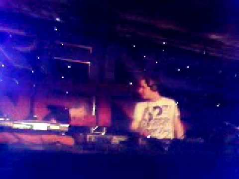 Ali Wilson playing Ernesto vs. Bastian - Laserbrain