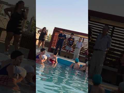 BECAS PODER ESTUDIAR: actividad de jóvenes estudiantes con adultos mayores en la Pileta Municipal