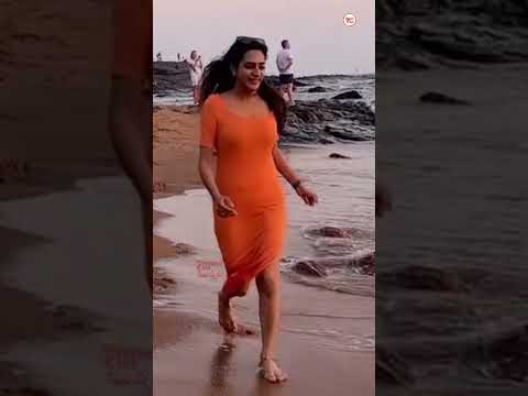 బీచ్ లో నటి సురేఖ వాణి..! Actress Surekha Vani at Beach #surekhavani #shorts #beach #tollywood
