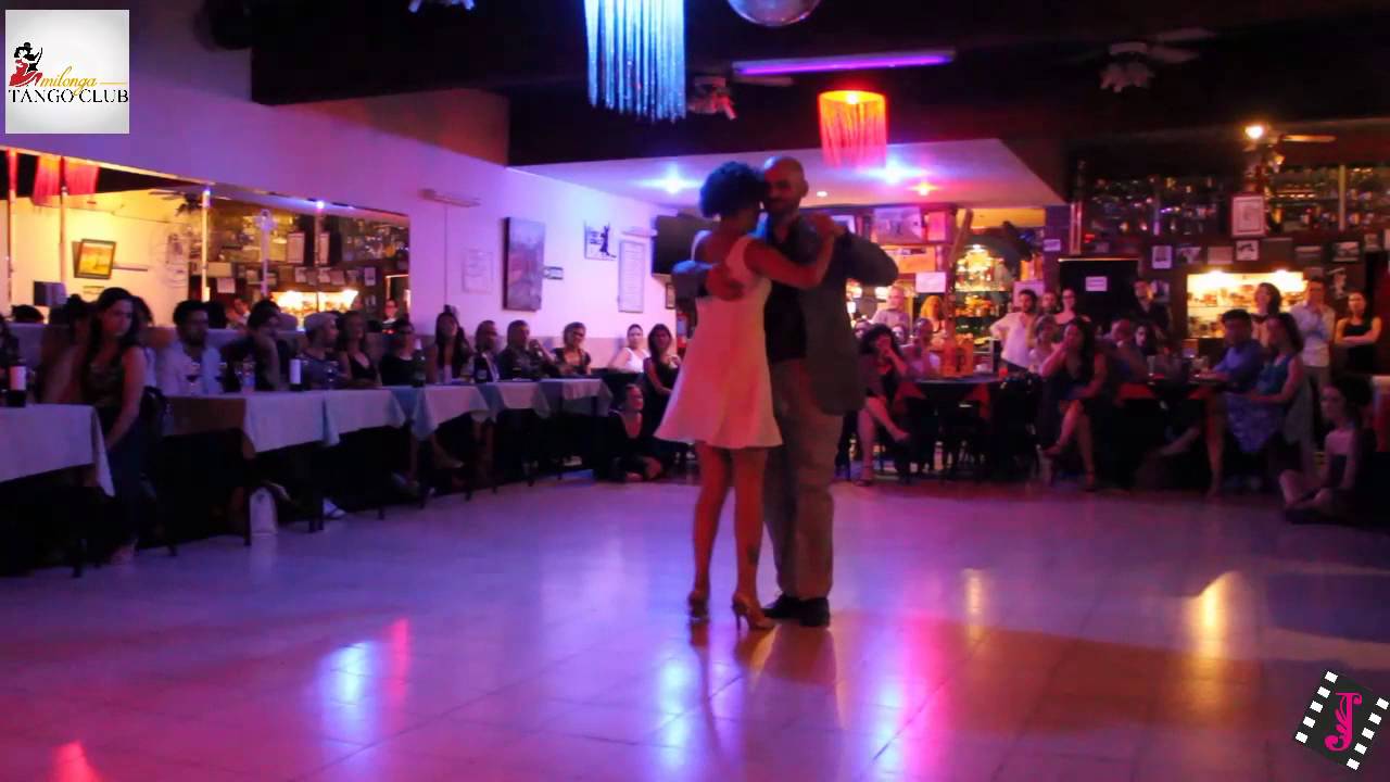 GABRIEL DI PRINZIO Y HEBE MARTINEZ en el Tango Club (MILONGA)