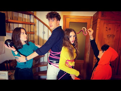 BULLI vs SECCHIONI - I MIEI AMICI SONO DIVENTATI BULLI !!! - by Charlotte M.