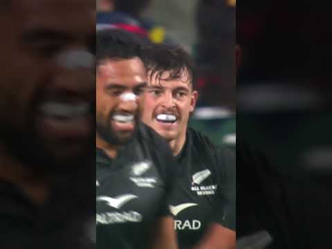 How did he keep this in? 😱 #Rugby ##HSBCSVNSHKG #Shorts