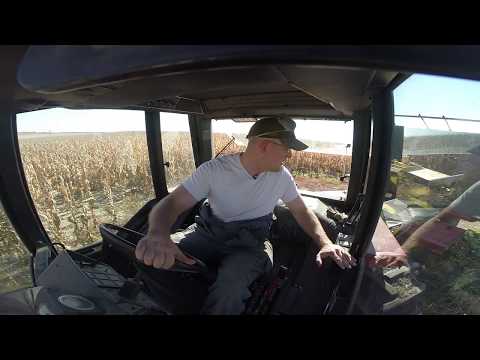 FDWB - Unloading New Holland Bale wagon 1034