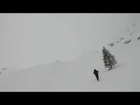 Tura de iarna in Retezat - cabana Gentiana