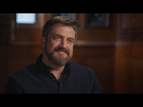 Raúl Esparza Discovers His Bohemian Roots
