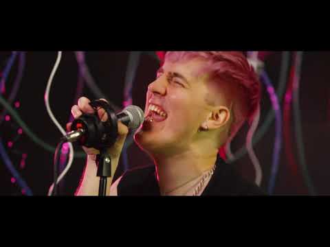 Flash Back - Crack In The Mirror (Official Video)