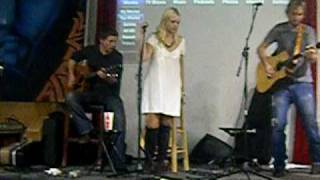Chloe Johns &quot;Wreck My Heart&quot; live @ Ida Red
