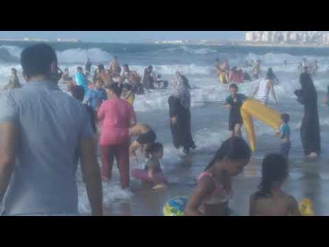 الاسكندريه شاطئ المعموره اخر الصيف امواج عاليه معكم naglaa zayed