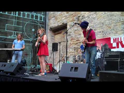 Caroline Smith and the Good Night Sleeps - Young Turks (Rod Stewart cover)