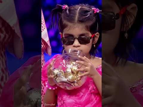 Niharika sweet gift to Varunavi😍Like Father Like Daughter Niharika follows Chiranjeevi#shorts #cute