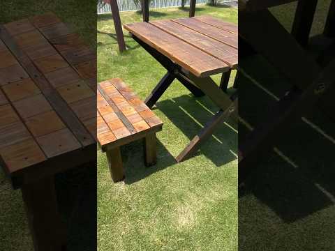 バルコニー用のテーブルを作り、支持構造を構築する