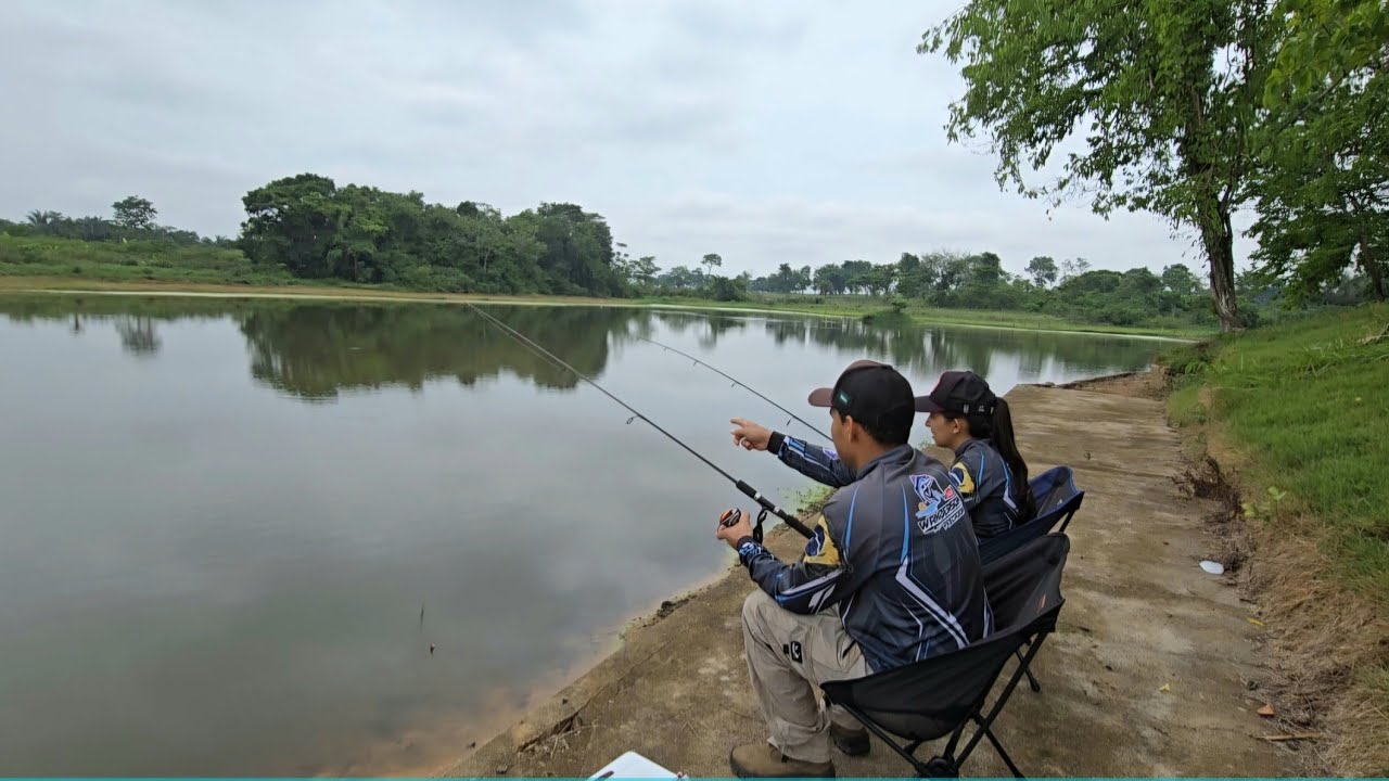 Fomos pescar no repressão próximo da cidade, pegamos peixe e fezemos um Frito.