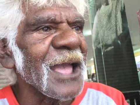 Busker sings "My Boomerang Won't Come Back" in Perth CBD, 2005