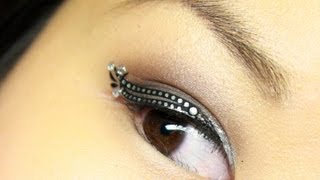preview picture of video 'Unique Party Makeup with strazz eyeliner'