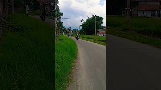 Download lagu suasana sejuk jalan pedesaan #short #shorts mp3