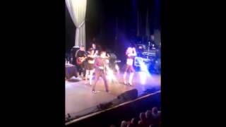 John Barrowman - Walks Like Rihanna