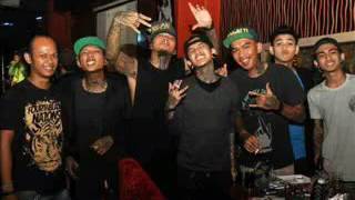 Download lagu Idos Naughty girls mp3 Download lagu Idos Naughty girls mp3