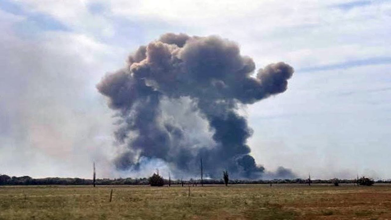 UKRAINE HITS BACK HARD - MASSIVE EXPLOSIONS IN CRIMEA: STRIKES ON DZHANKOY, SAKY AND GVARDEYSKOYE