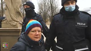 Babcia Kasia obrabowana przez policje