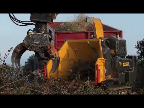 ARBMAX D35 13-Inch Tracked Towable Wood Chipper - Image 2